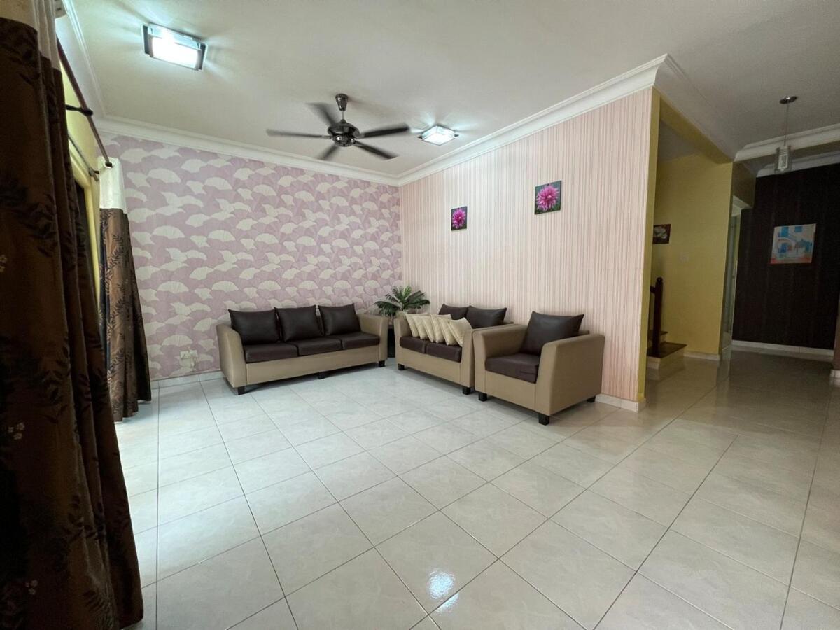 Rini Utama Homestay Skudai Esterno foto