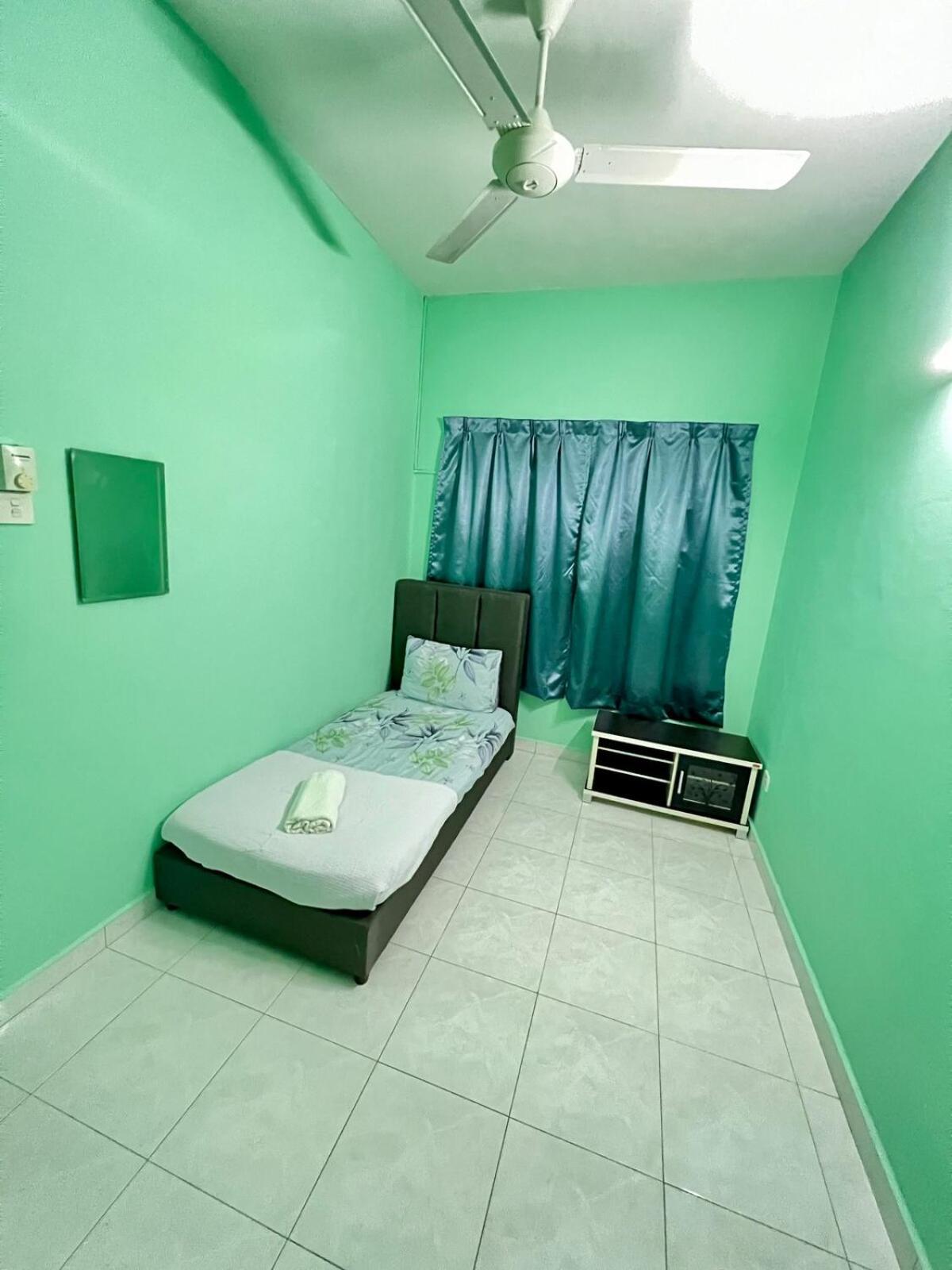 Rini Utama Homestay Skudai Esterno foto