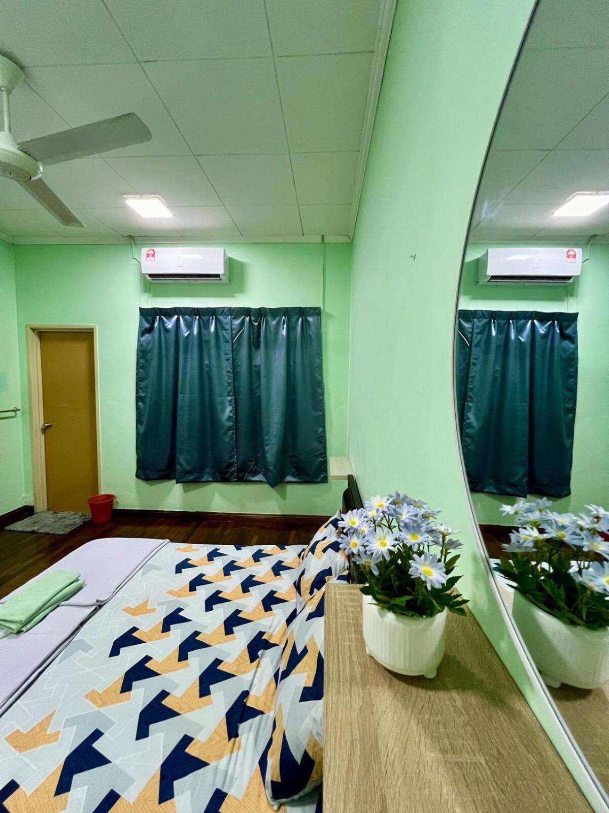 Rini Utama Homestay Skudai Esterno foto