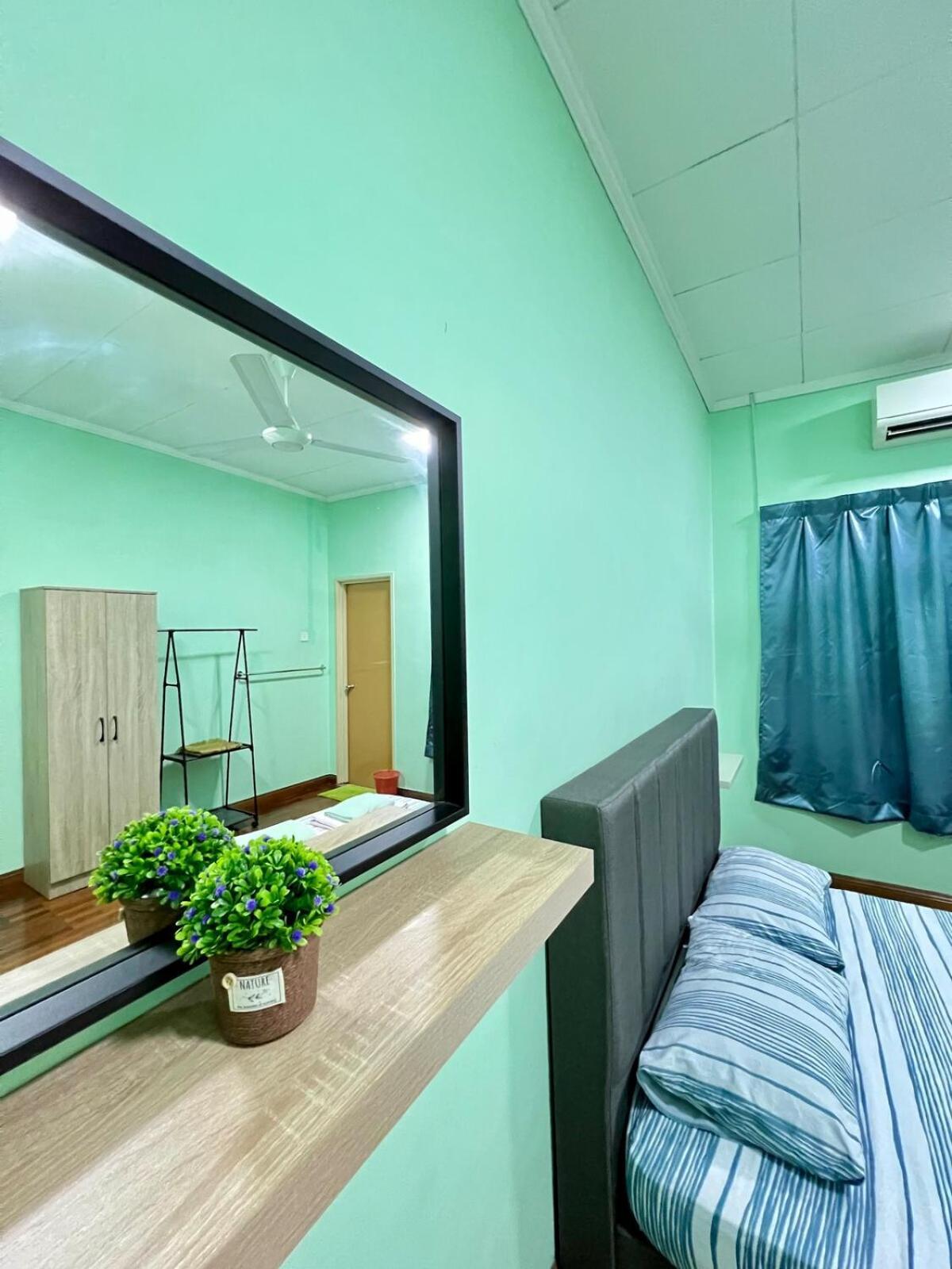 Rini Utama Homestay Skudai Esterno foto