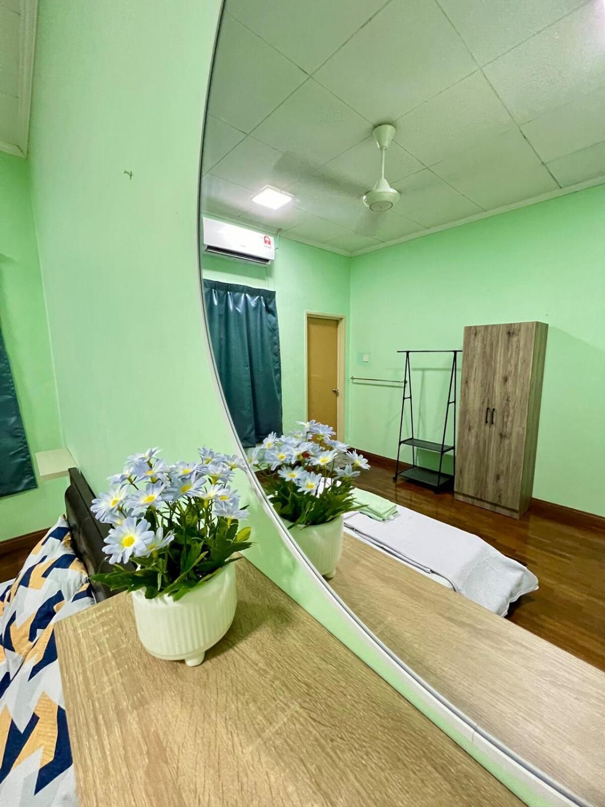 Rini Utama Homestay Skudai Esterno foto
