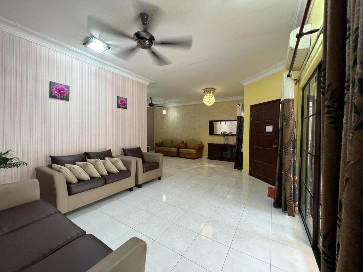 Rini Utama Homestay Skudai Esterno foto