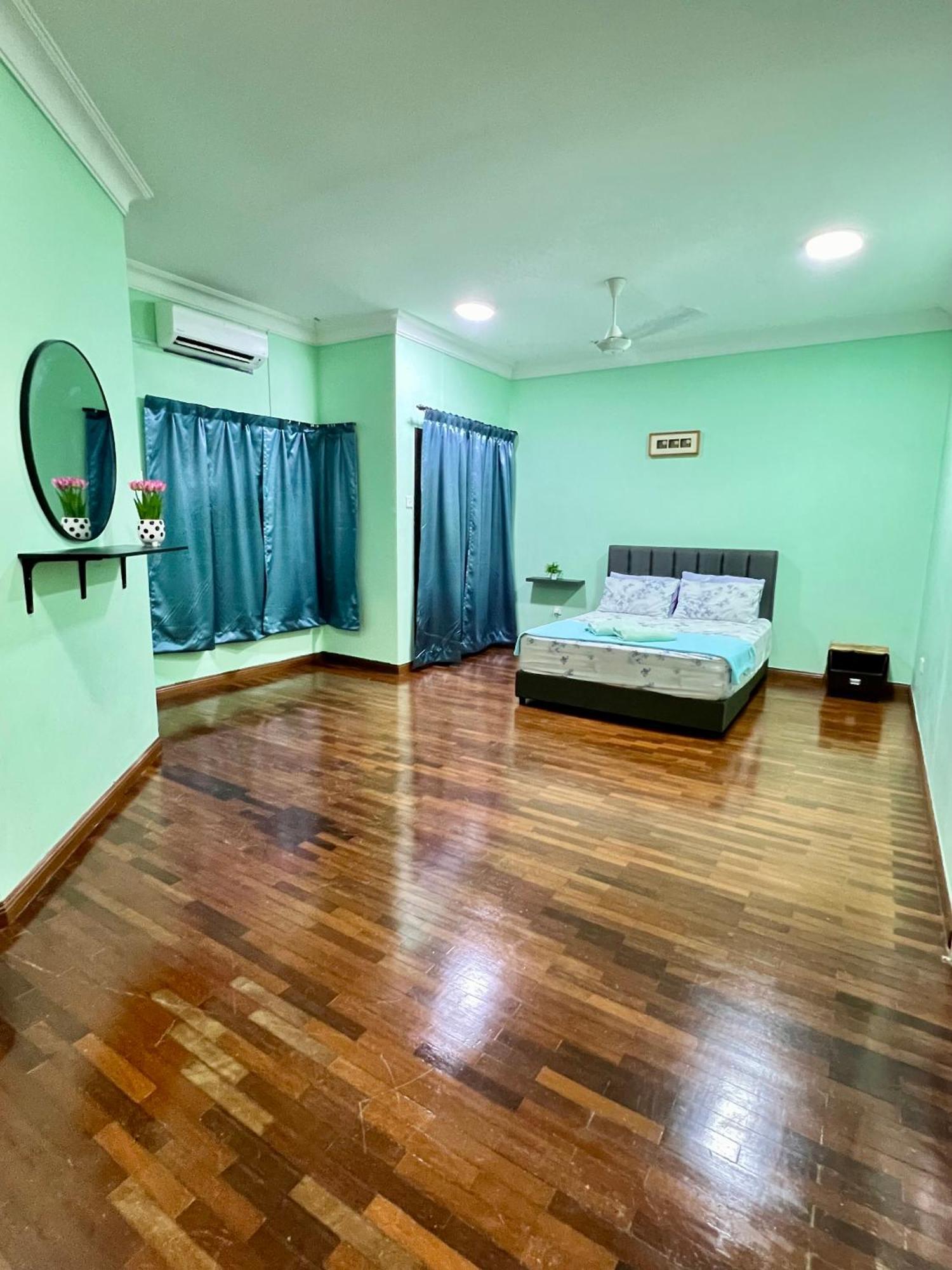 Rini Utama Homestay Skudai Esterno foto